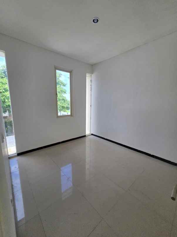 dijual rumah regency one wonorejo