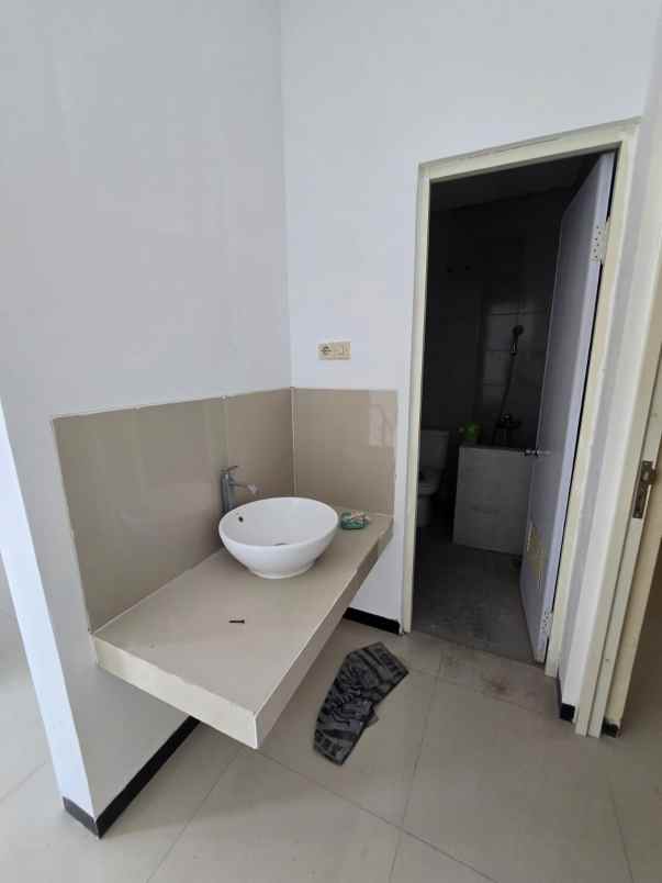 dijual rumah regency one wonorejo