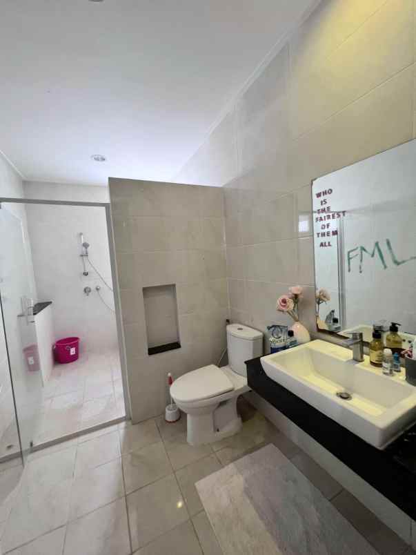 dijual rumah river valley residence