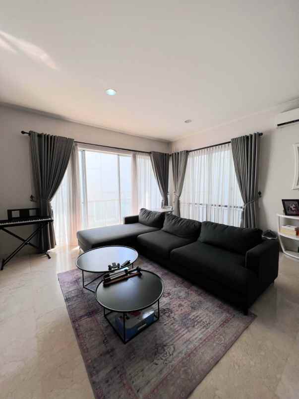 dijual rumah river valley residence