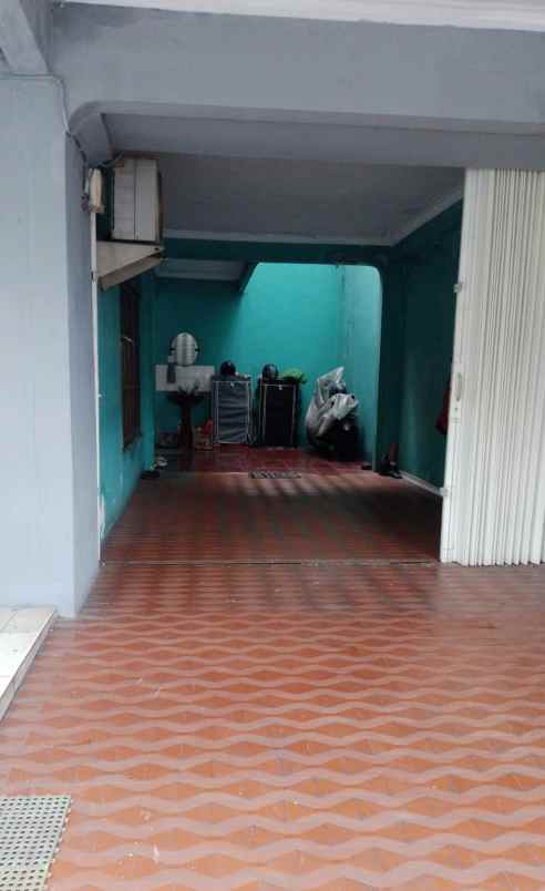 dijual rumah sangat strategis di pondok kelapa