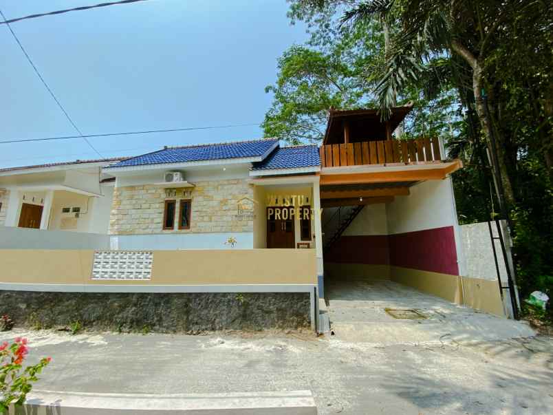 dijual rumah selomartani