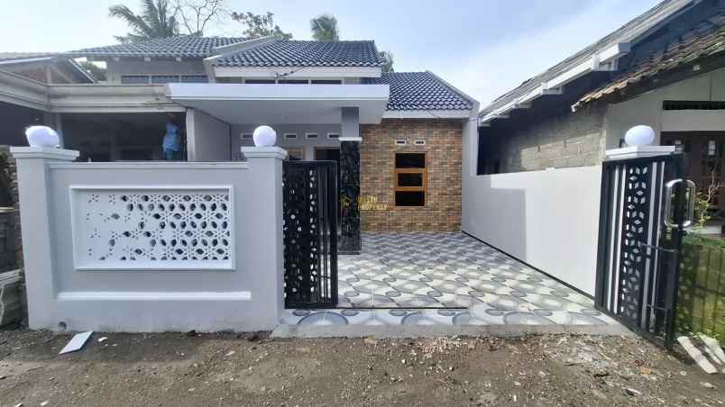 dijual rumah selomartani