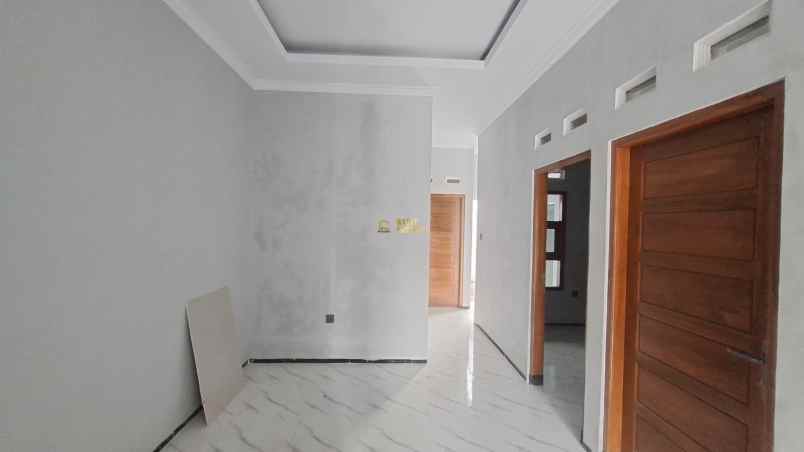 dijual rumah selomartani