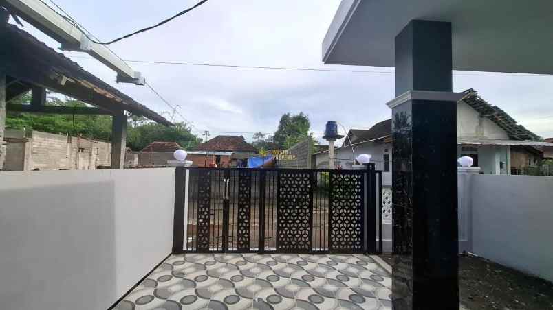 dijual rumah selomartani