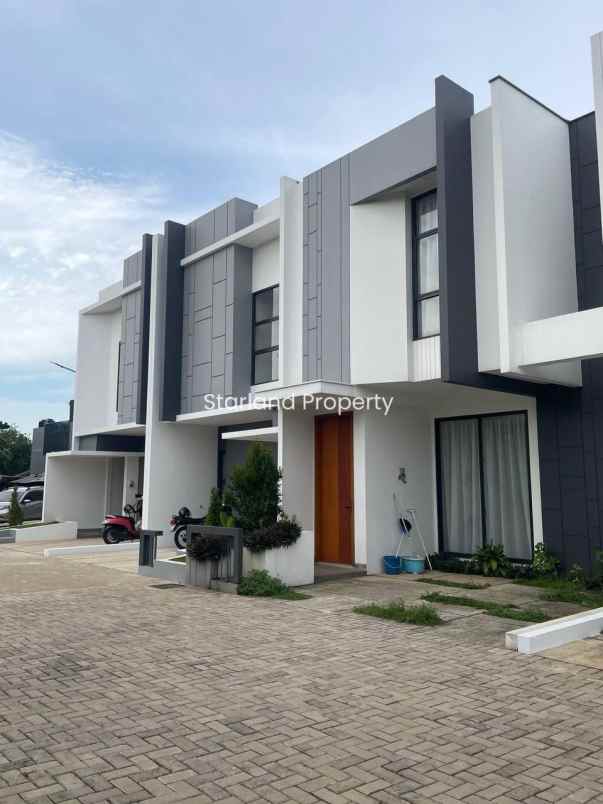 dijual rumah serua