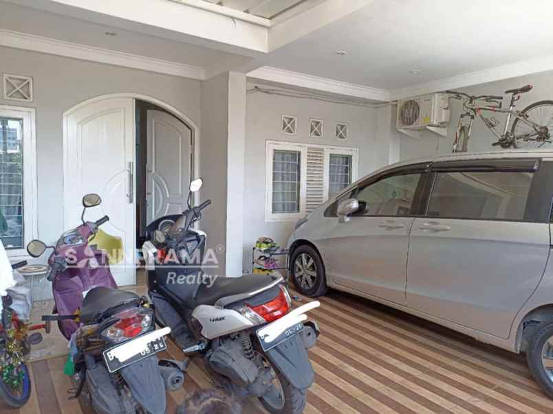 dijual rumah serua