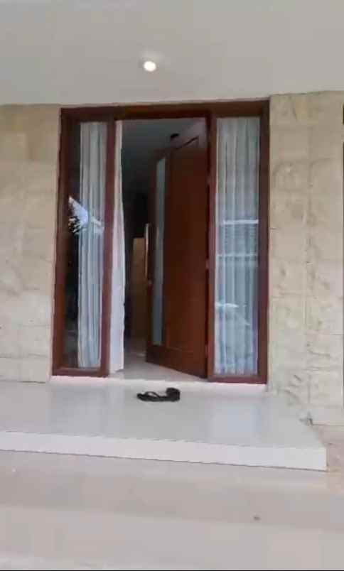 dijual rumah strategis siap huni