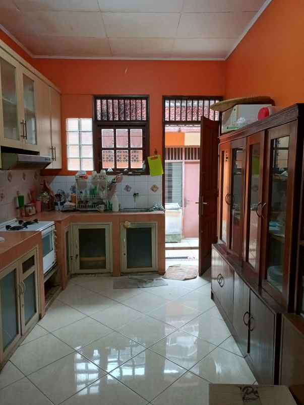 dijual rumah strategis siap huni