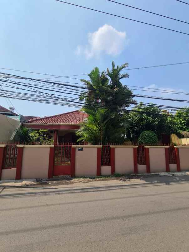 dijual rumah strategis siap huni