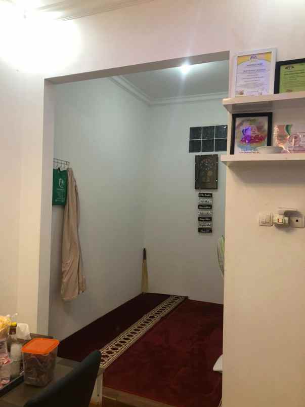 dijual rumah strayegis pondok kopi 78m carpor 1 mobil