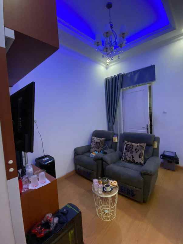 dijual rumah strayegis pondok kopi 78m carpor 1 mobil