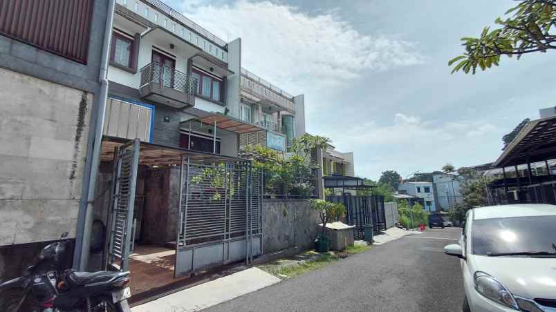 dijual rumah surya sumantri