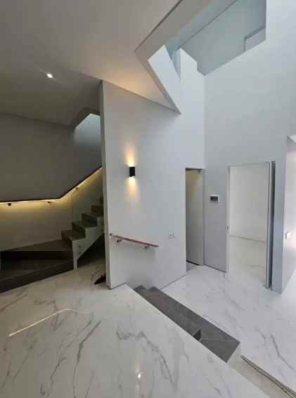 dijual rumah sutorejo