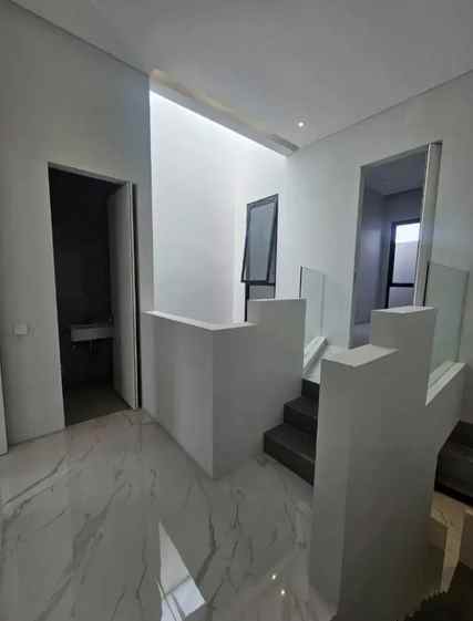 dijual rumah sutorejo