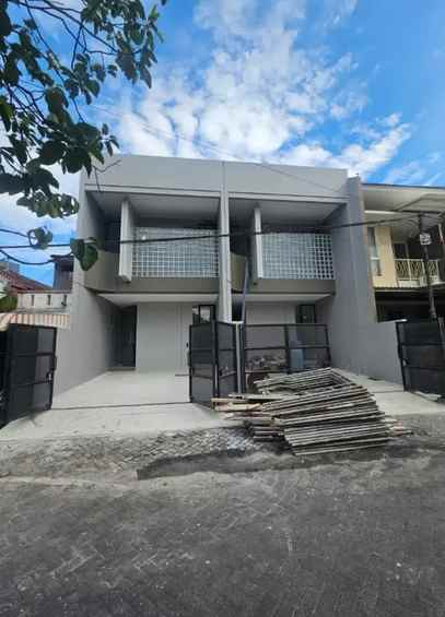 dijual rumah sutorejo