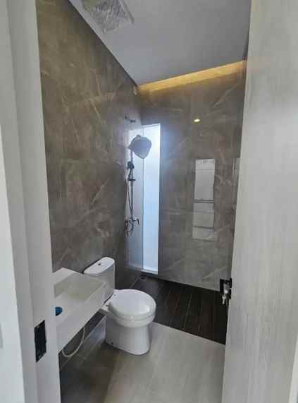 dijual rumah sutorejo