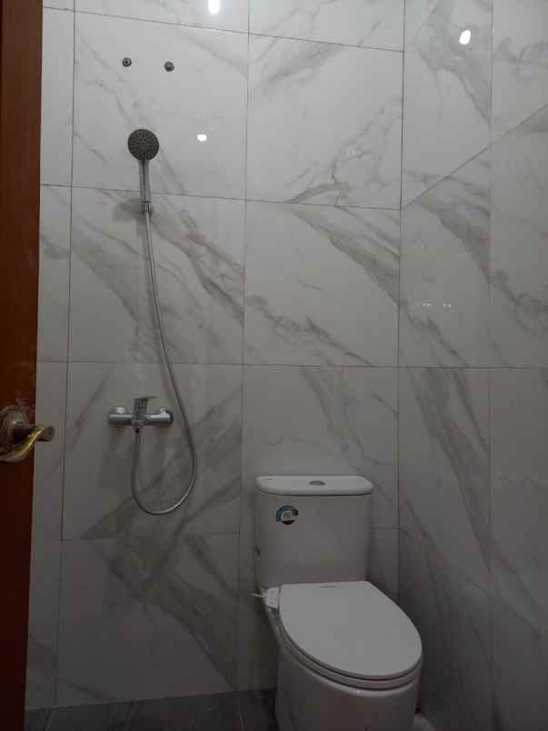 dijual rumah sutorejo