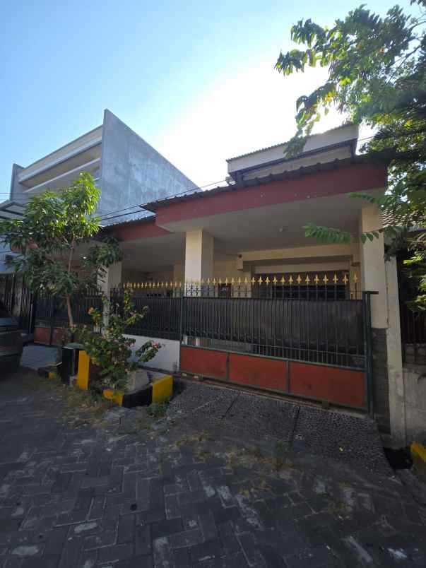 dijual rumah sutorejo