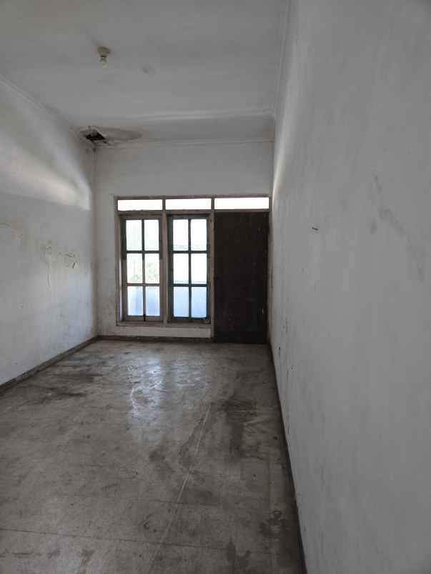 dijual rumah sutorejo