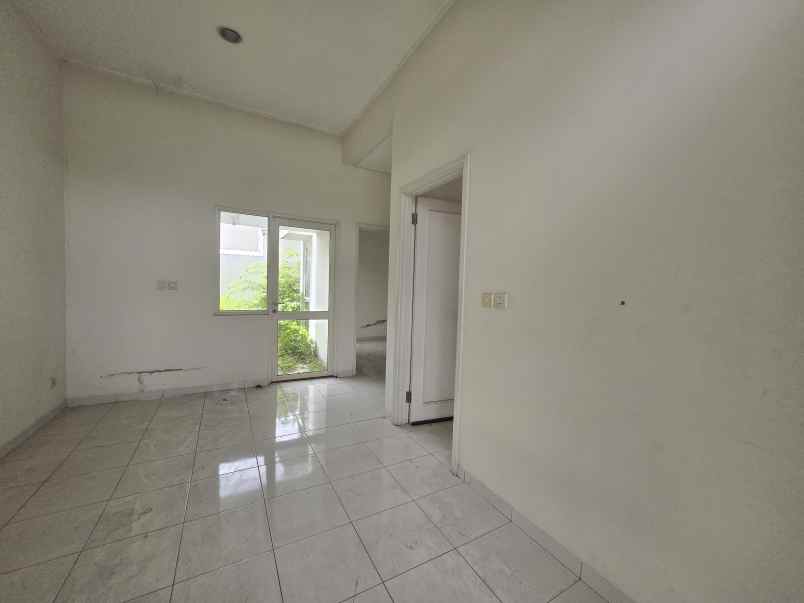 dijual rumah suvarna sutera tangerang