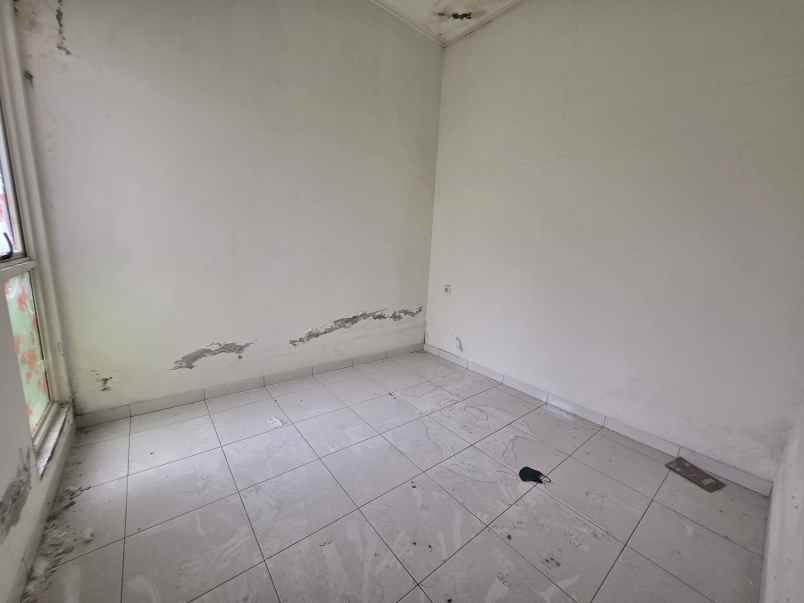dijual rumah suvarna sutera tangerang