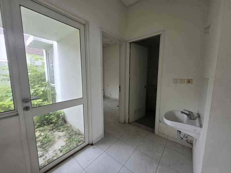 dijual rumah suvarna sutera tangerang