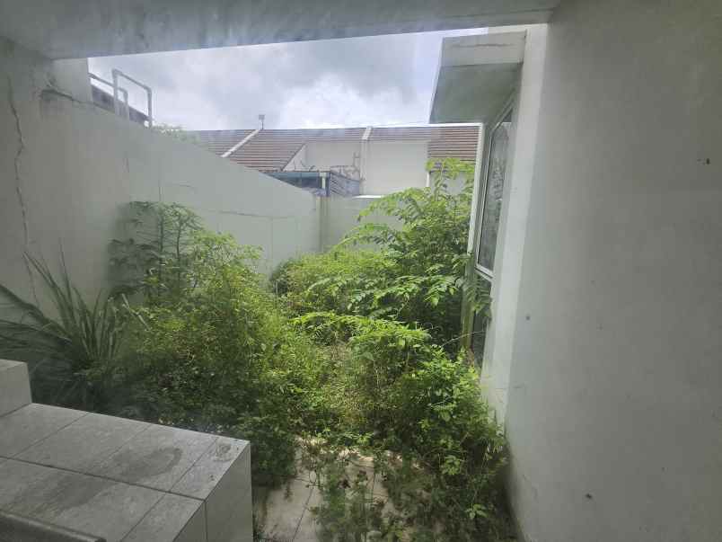 dijual rumah suvarna sutera tangerang