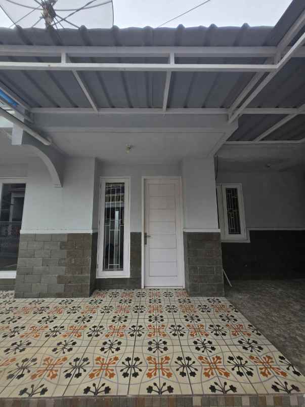 dijual rumah taman harapan baru