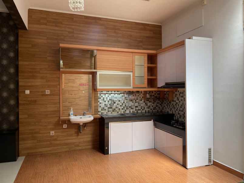 dijual rumah taman kopo indah 5 cluster