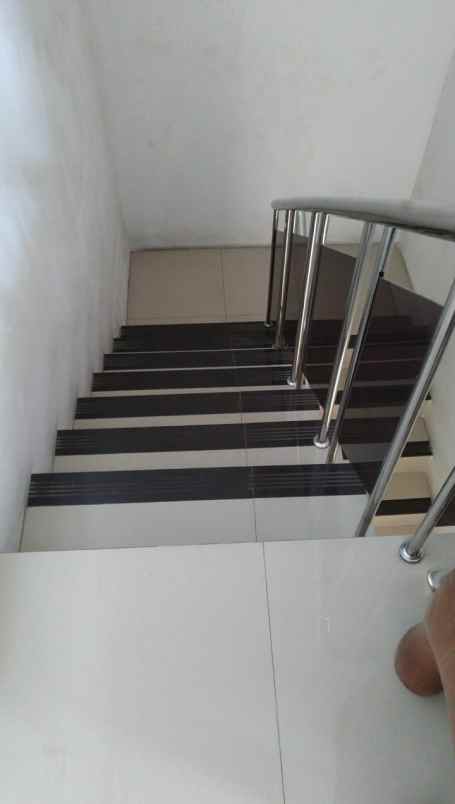 dijual rumah taman modern