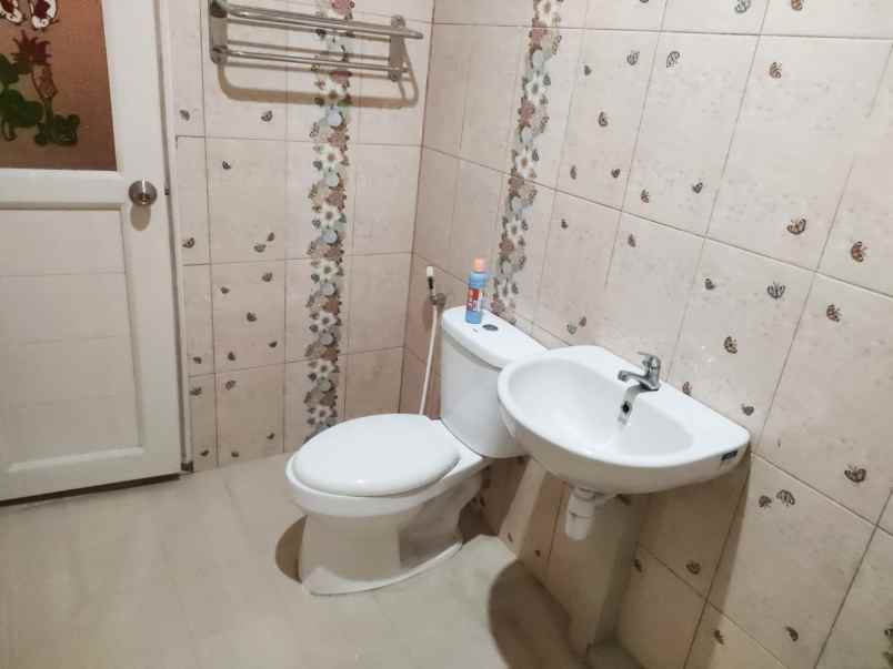 dijual rumah taman semanan indah