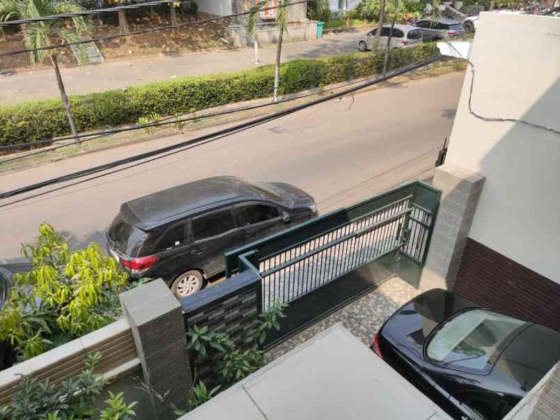 dijual rumah taman semanan indah