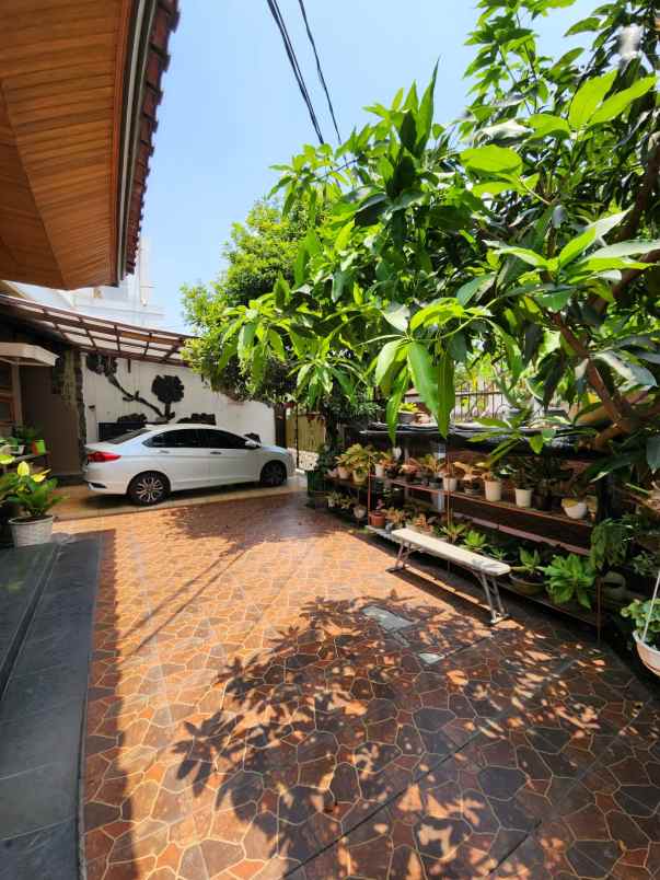 dijual rumah tanah kusir