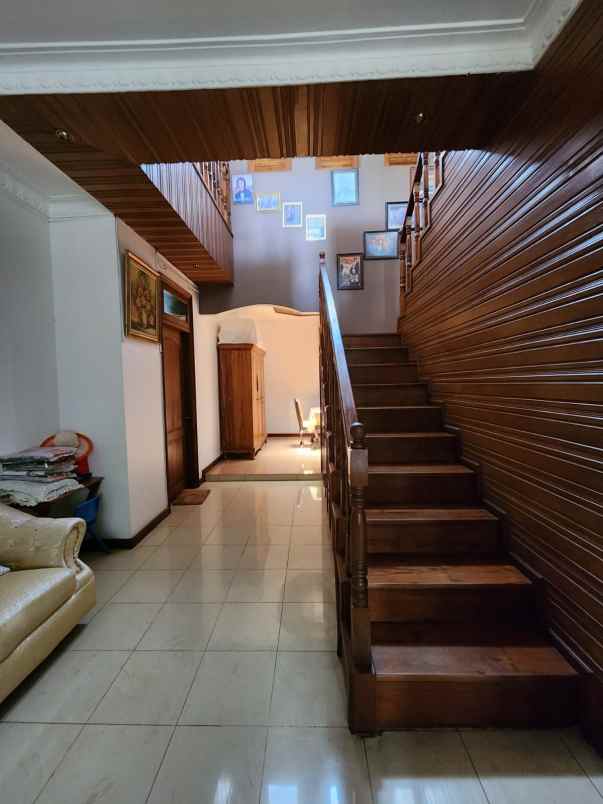 dijual rumah tanah kusir