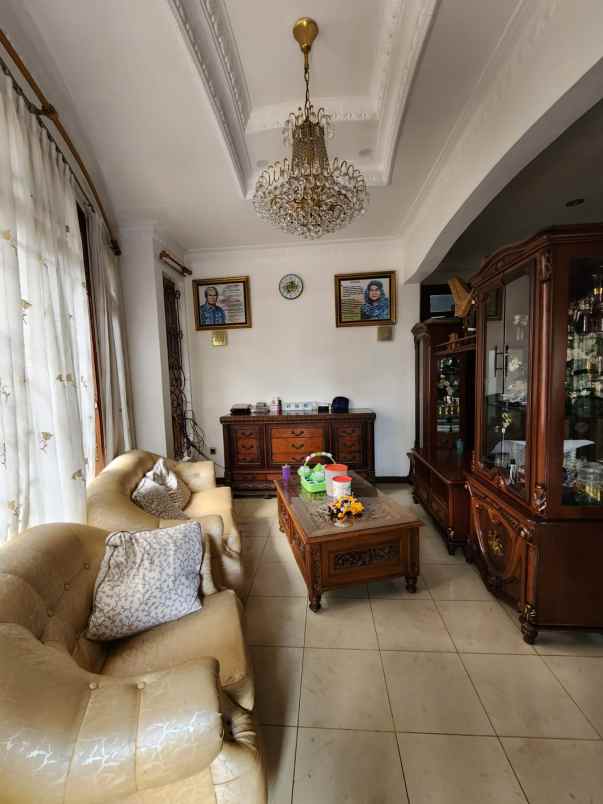 dijual rumah tanah kusir