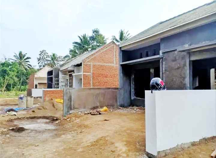 dijual rumah tlogowaru asri