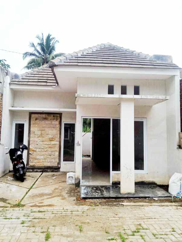 dijual rumah tlogowaru asri