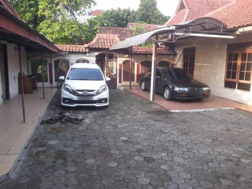 dijual rumah utan kayu utara