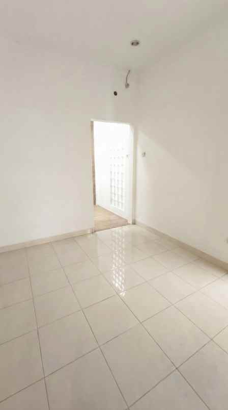 dijual rumah valencia icon puri surya jaya