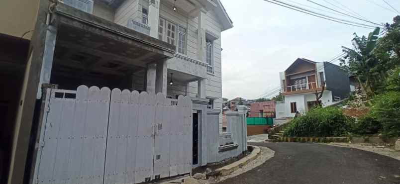dijual rumah vijaya kusuma