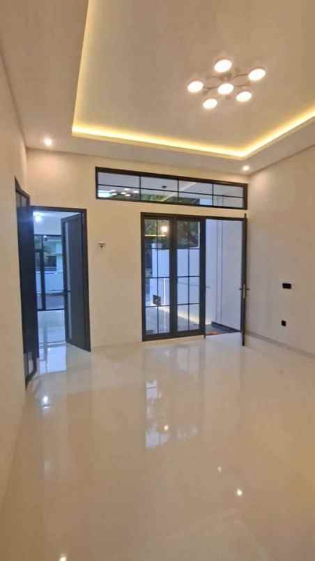 dijual rumah villa bukit tidar