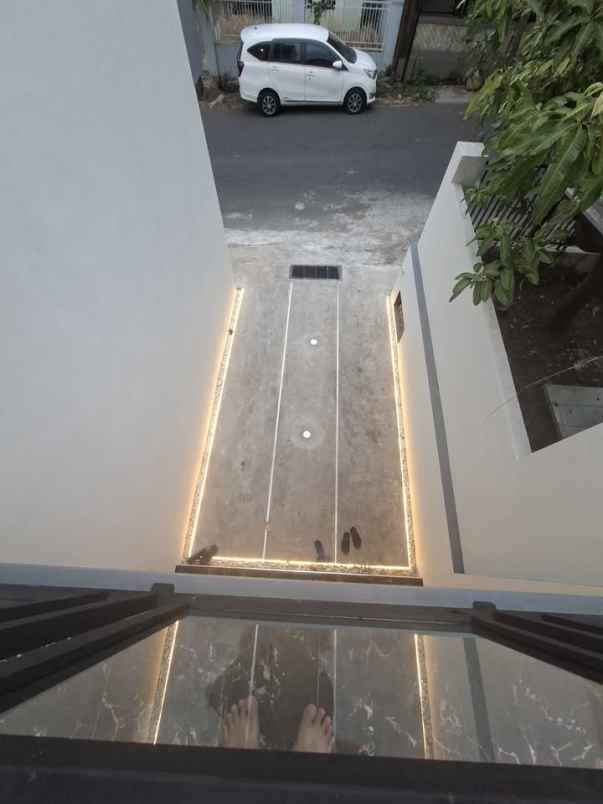 dijual rumah villa bukit tidar