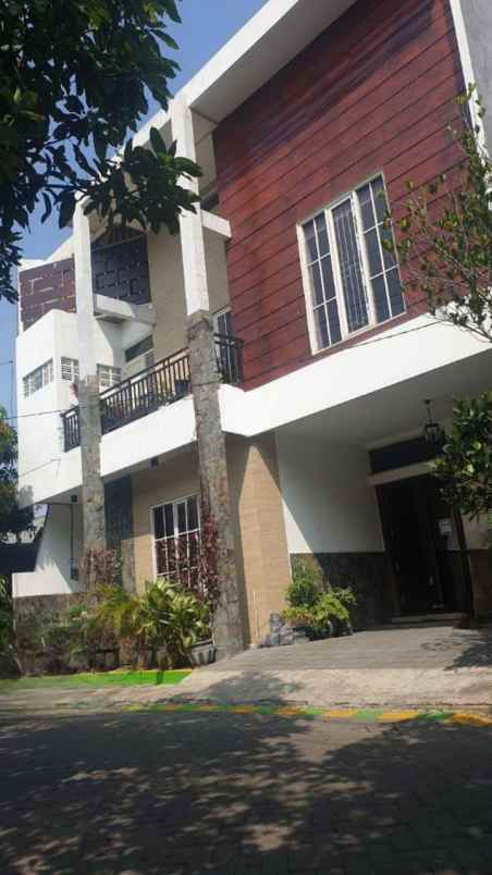 dijual rumah wisma lidah kulon