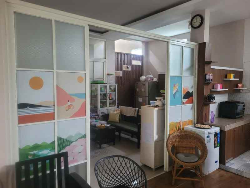 dijual rumah wisma lidah kulon