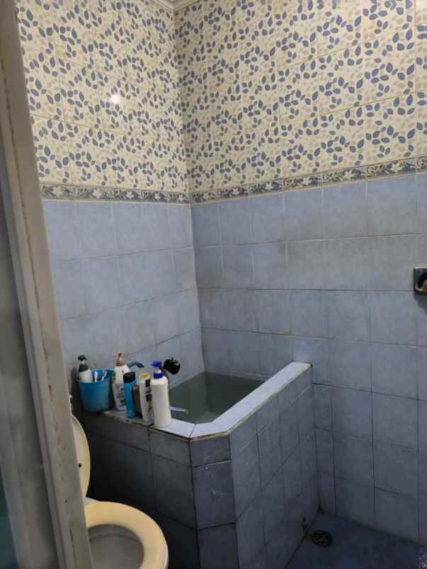 dijual rumah wisma lidah kulon