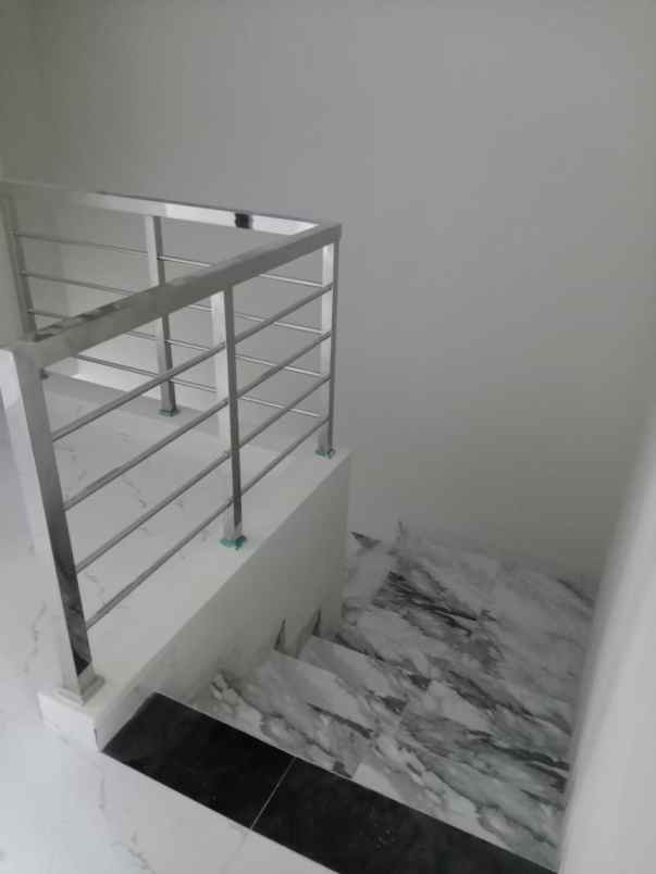 dijual rumah wisma mukti