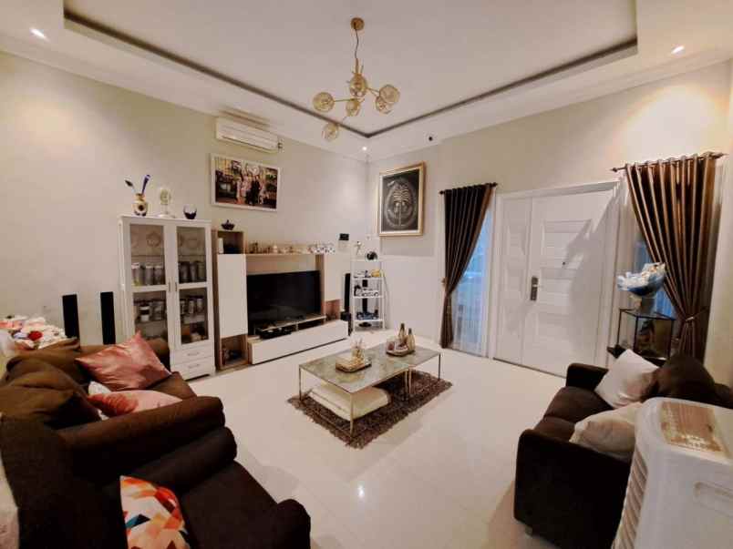 dijual rumah ykp medokan asri