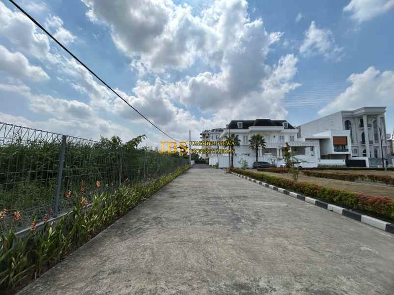 dijual tanah komplek polonia garden row