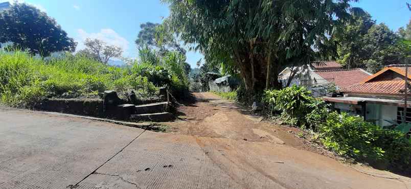 dijual villa giri mekar